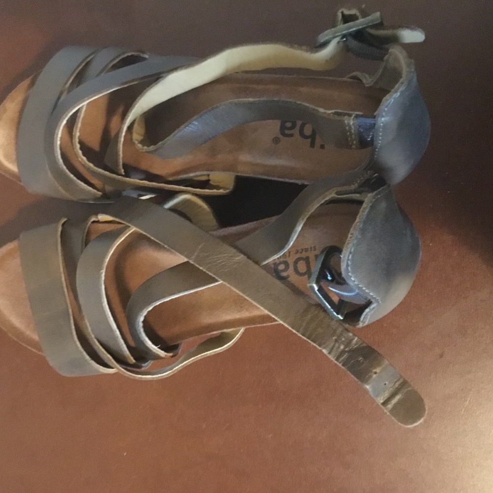 Women size 10 sandals